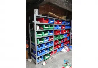 Miscellaneous plumbing equipment with shelving – kavel bij En.clicpublic