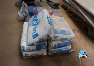 Set of bags of plaster and levelling compound – kavel bij En.clicpublic