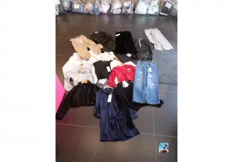 Set of girls’ clothes – kavel bij En.clicpublic