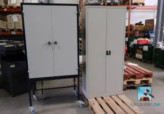 Set van metalen kasten – kavel bij Nl.clicpublic
