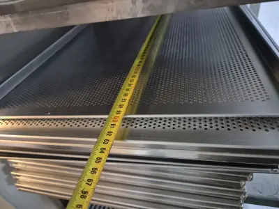 10 bakplaten 60x40 nieuw geperforeerd – kavel bij Veilingwinnaar