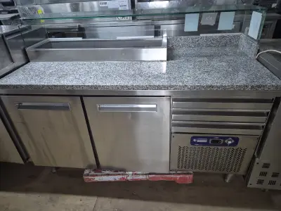 Pizza broodjes koelwerkbank – kavel bij Veilingwinnaar, Amsterdam