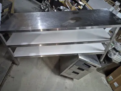 rvs werktafel 200 cm met 2 onderplanken van trespa – kavel bij Veilingwinnaar, Amsterdam-West