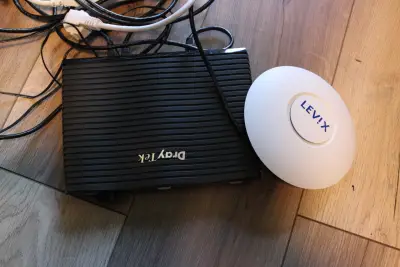 Een Drytek vigor router – kavel bij Inventarisveilingen.nl