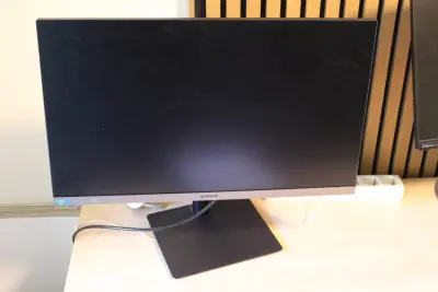 Samsung Full HD IPS Monitoren – kavel bij Inventarisveilingen.nl