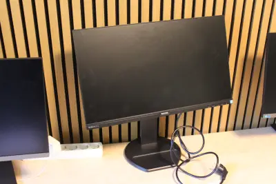 Een Philips brilliance 24 inch monitor – kavel bij Inventarisveilingen.nl
