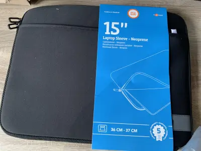 Nieuwe blue built laptop sleeve – kavel bij Inventarisveilingen.nl