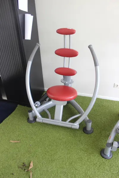 Een style legcurl – kavel bij Inventarisveilingen.nl