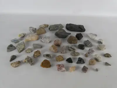 Verzameling diverse mineralen en gesteenten – kavel bij De Kringwinkel, Heverlee