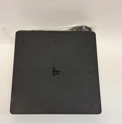 PlayStation 4 Slim met accessoires – kavel bij De Kringwinkel, Aalst