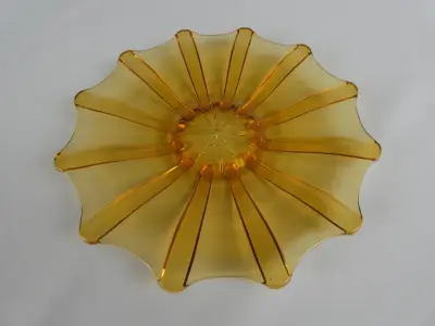 Amber glazen schaal – kavel bij De Kringwinkel, Diest
