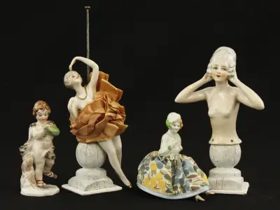 Lot van 4 Antieke Porseleinen 'Half-Dolls' – Art Deco, ca. 1920/1930 – kavel bij De Kringwinkel, Antwerpen