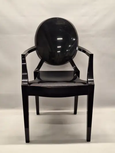 Kartell Louis Ghost by Philippe Starck - Iconische designstoel in diep zwart – kavel bij De Kringwinkel, Gent