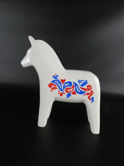 Vintage Witte keramische Zweeds Dala-paard – kavel bij De Kringwinkel, Heverlee