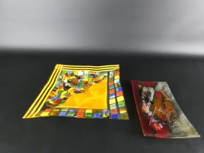 Abstracte glazen decoratieve borden (2 stuks) – kavel bij De Kringwinkel, Heverlee