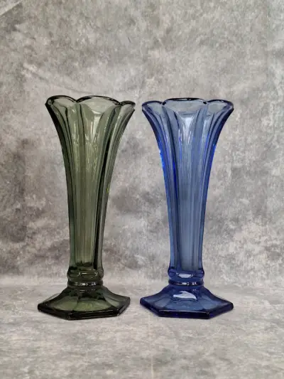Set van twee Art Deco vazen "Americain" uit Luxval collectie van Val Saint Lambert - Jaren 1930 – kavel bij De Kringwinkel, Gent