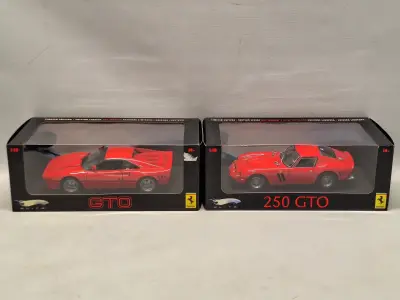 Set van twee Ferrari GTO schaalmodellen 1:18 Hot Wheels Elite – kavel bij De Kringwinkel, Gent