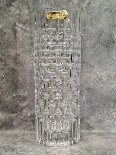 Vintage Bohemia Crystal vaas met geometrisch relief – kavel bij De Kringwinkel, Gent