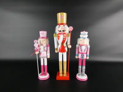 Set van drie decoratieve houten kerst-notenkrakers – kavel bij De Kringwinkel, Heverlee