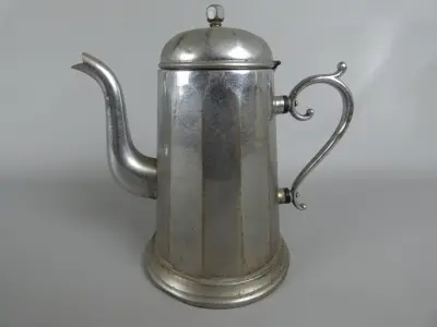 Vintage metalen koffiekan met deksel – kavel bij De Kringwinkel, Diest