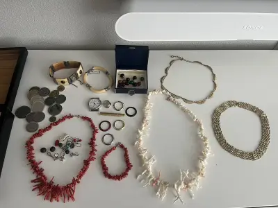 Collectie vintage sieraden, incl. kistje – kavel bij Onlineveilingmeester, Groningen