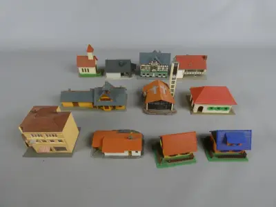 Set van 11 modelhuisjes voor modelbouw of decoratie – kavel bij De Kringwinkel, Diest
