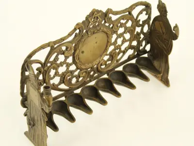 Antieke messing Chanoekalamp - Judaica - Mozes & Aäron - Praag/Bohemen - vermoedelijk 19e eeuw – kavel bij De Kringwinkel, Antwerpen