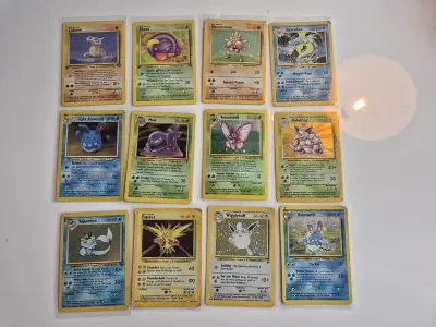 Collectie vintage Pokémon kaarten, Holo's & First Editions – kavel bij Onlineveilingmeester, Groningen