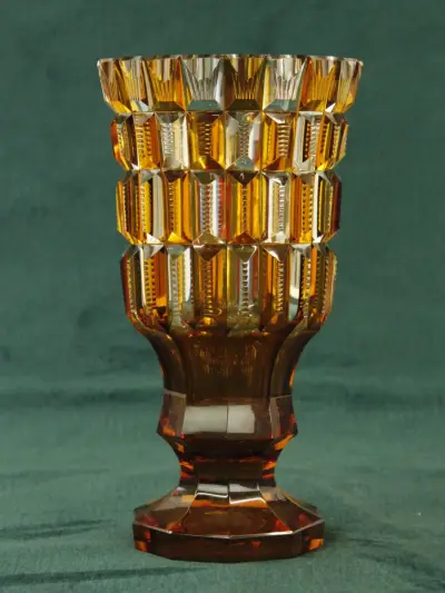 Amberkleurige kristallen Art Deco vaas – kavel bij De Kringwinkel, Antwerpen