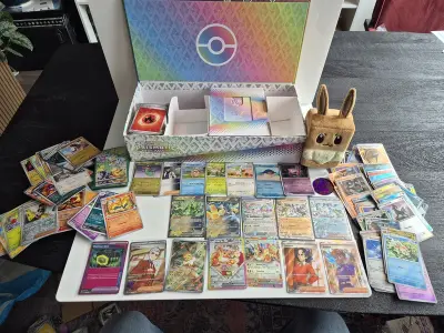 Collectie Pokémon kaarten, Scarlet & Violet - Prismatic Evolutions, o.a. Full Art – kavel bij Onlineveilingmeester, Groningen