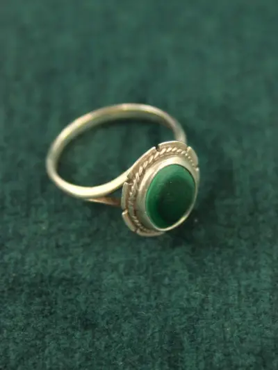 Zilveren ring met malachiet – kavel bij De Kringwinkel, Antwerpen