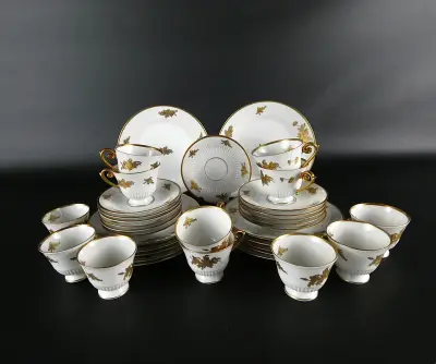 Porseleinen servies met gouden bloemenmotief, Langenthal Suisse – kavel bij De Kringwinkel, Heverlee