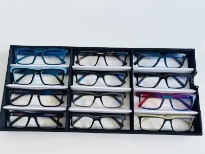Ca. 12x Optische monturen, Tom Davies, in luxe opbergdoos/displaytray – kavel bij Onlineveilingmeester, Groningen