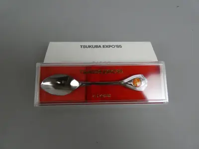 Souvenirlepel Tsukuba Expo '85 – kavel bij De Kringwinkel, Diest