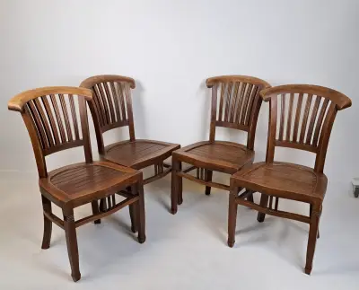 Set van vier koloniale houten stoelen uit Indonesië – kavel bij De Kringwinkel, Turnhout