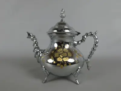 Zilverkleurige Theepot met Gouden Bloemenmotief – kavel bij De Kringwinkel, Diest