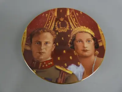 Herdenkingsbord van Koning Leopold III en Koningin Astrid – kavel bij De Kringwinkel, Diest