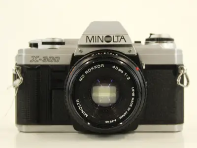 Minolta X-300 met MD Rokkor 45mm f/2 Pancake Lens – kavel bij De Kringwinkel, Antwerpen