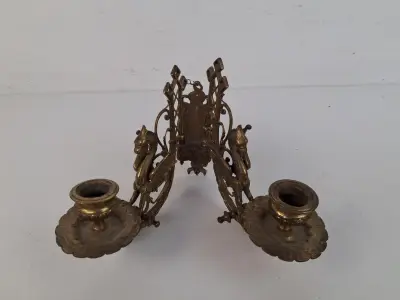 Antieke messing (of bronzen) piano- of wandkandelaar met twee armen – kavel bij De Kringwinkel, Waardamme