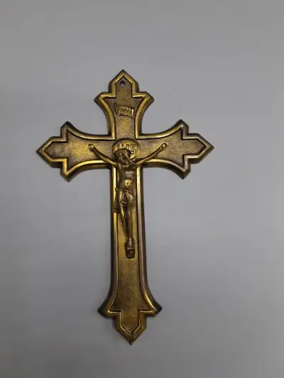 Antiek messing wandkruis – kavel bij De Kringwinkel, Waardamme