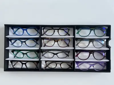 Ca. 12x Optische monturen, Tom Davies, in luxe opbergdoos/displaytray – kavel bij Onlineveilingmeester, Groningen
