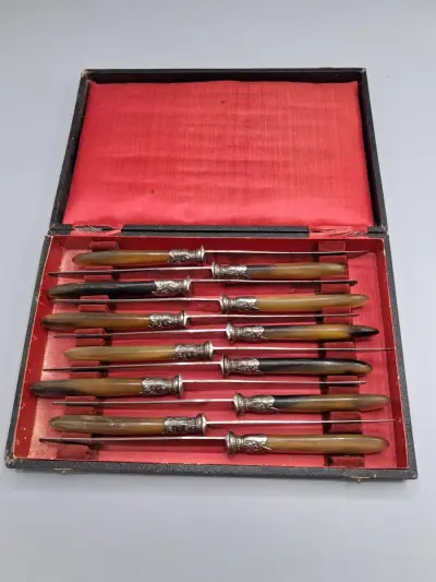 Vintage tafelmessenset Gembloux – kavel bij De Kringwinkel, Waardamme