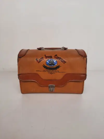 Vintage "East India Company" retro tas / documententas – decoratief verzamelobject – kavel bij De Kringwinkel, Waardamme