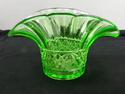 Groen kristallen uranium vintage kom uit Tsjechoslowakije – kavel bij De Kringwinkel, Diest