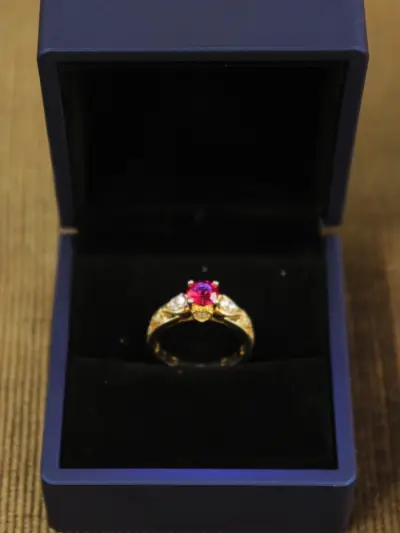 Vergulde sterling zilveren ring met robijn - Gem Stone King – kavel bij De Kringwinkel, Antwerpen