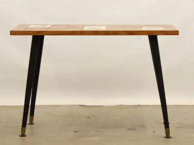 Vintage mid century bijzettafel met spaanse tegels – kavel bij De Kringwinkel, Antwerpen