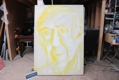 Schilderij groot gezicht in gele en witte tinten – kavel bij GSD Auctions, Zoeterwoude