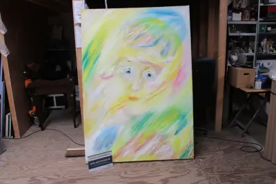 Abstract schilderij van hoofd met pastelkleuren – kavel bij GSD Auctions, Zoeterwoude