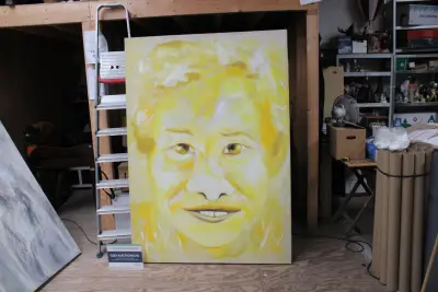 Groot abstract portretschilderij in geel- en wit tinten – kavel bij GSD Auctions, Zoeterwoude