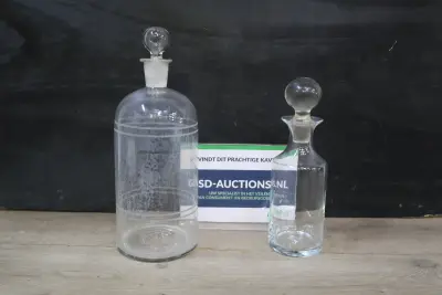 Set glazen karafflessen met glazen stop – kavel bij GSD Auctions, Zoeterwoude